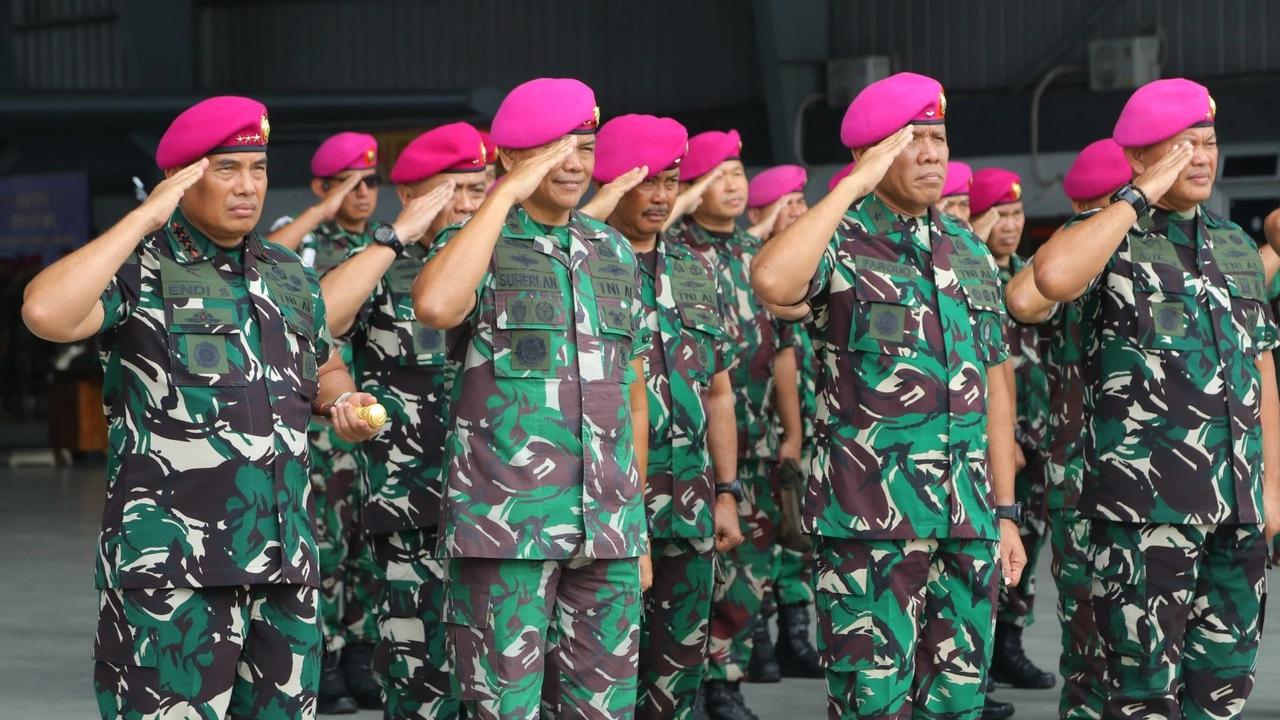 FOTO: Upacara Pelepasan Jenazah Dua Prajurit TNI AL yang Gugur dalam Musibah Tanah Longsor di Cisarua