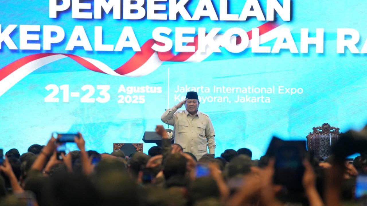 Presiden Prabowo Beri Hormat ke Para Menteri, Guru dan Kepala Sekolah Rakyat
