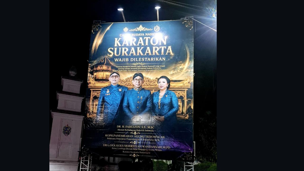 Di Tengah Konflik Dualisme Keraton Solo, Baliho Bergambar Menbud Fadli Zon Muncul di Gladag