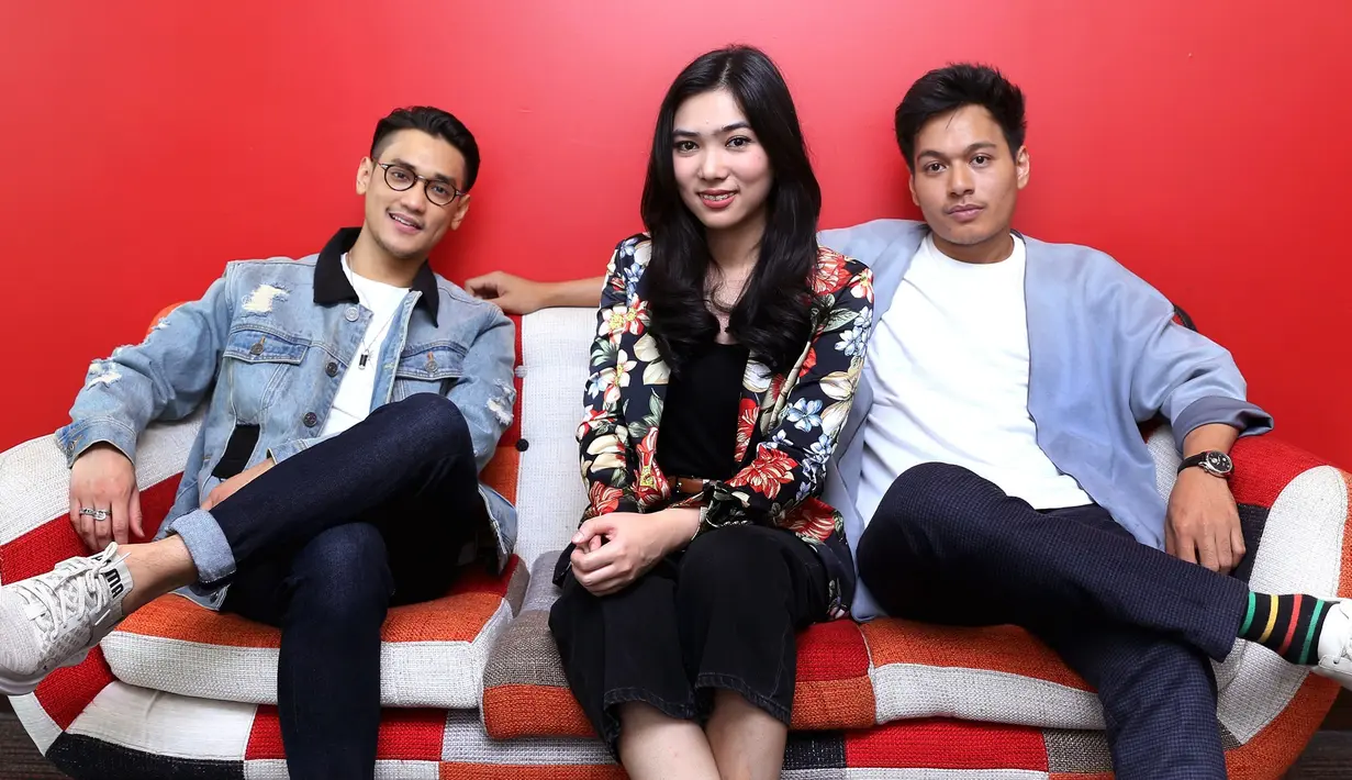 Tiga penyanyi solo Tanah Air berkolaborasi dalam satu proyek. Afgan Syahreza, Isyana Sarasvati dan Rendy Pandugo kolaborasi dan menghasilkan single berjudul Heaven. (Daniel Kampua/Bintang.com)