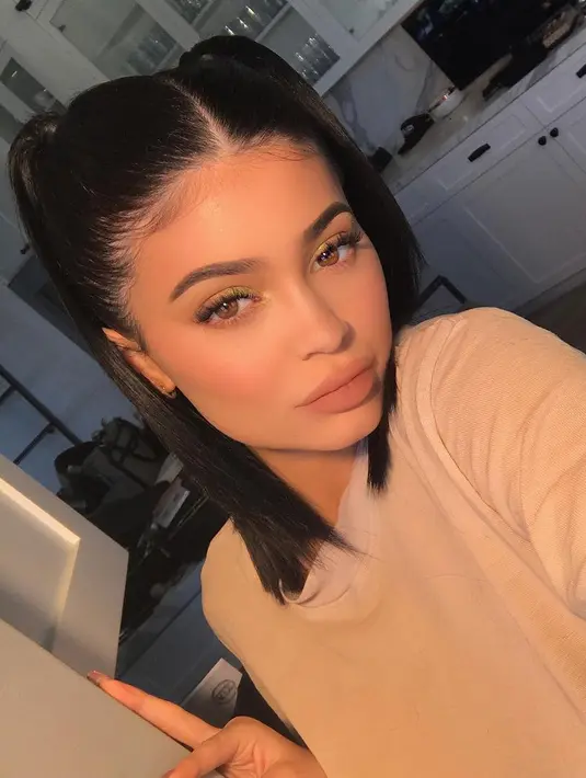 Sumber tersebut menjelaskan bahwa Kylie tak miliki keinginan untuk bertemu dengan Tyga. Akhirnya Scott Disick pun menjadi salah satu jalan. (instagram/kyliejenner)