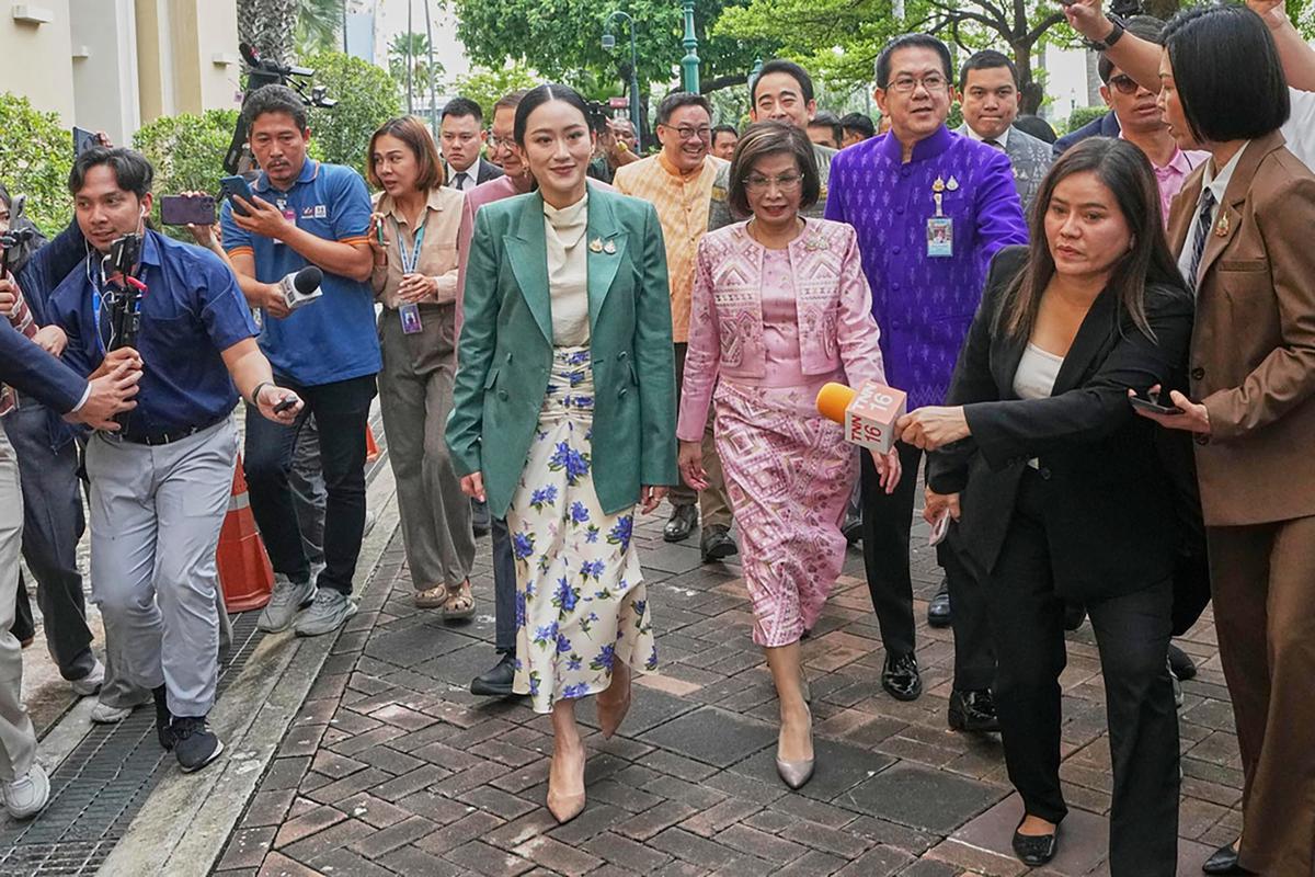 FOTO: PM Thailand Diskors dari Jabatannya Usai Percakapannya dengan Hun Sen Bocor