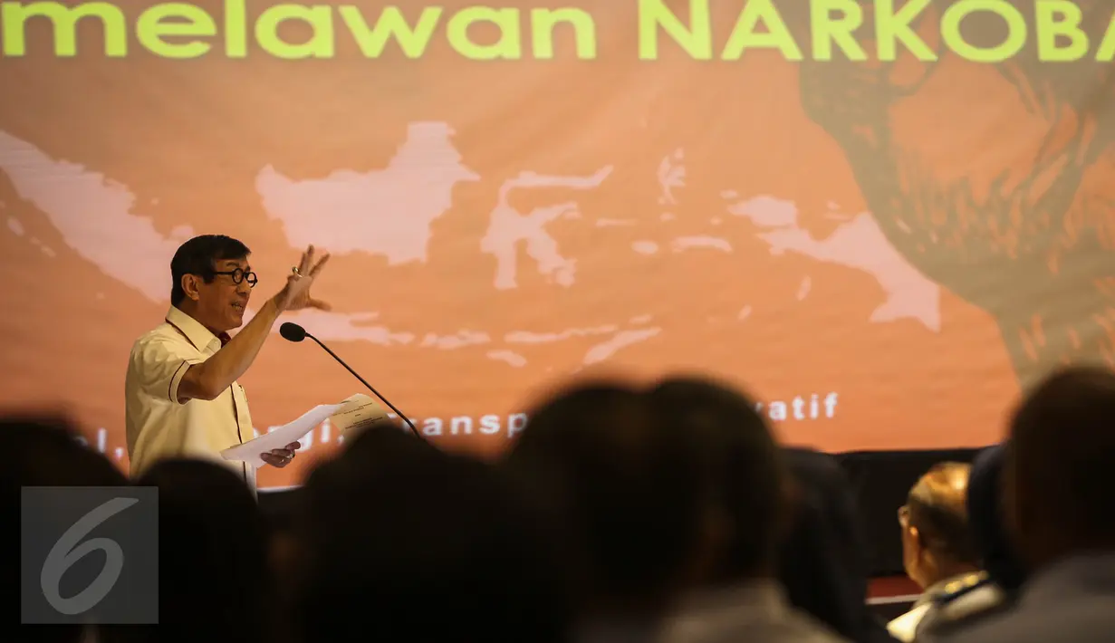 Menkumham Yasonna Laoly mengancam akan memecat jajarannya jika terlibat dalam peredaran narkoba ketika menyampaikan arahan kepada kepala lembaga pemasyarakat (Kalapas) & kepala rumah tahanan (Karutan) di Jakarta, Selasa (5/4). (Liputan6.com/Faizal Fanani)