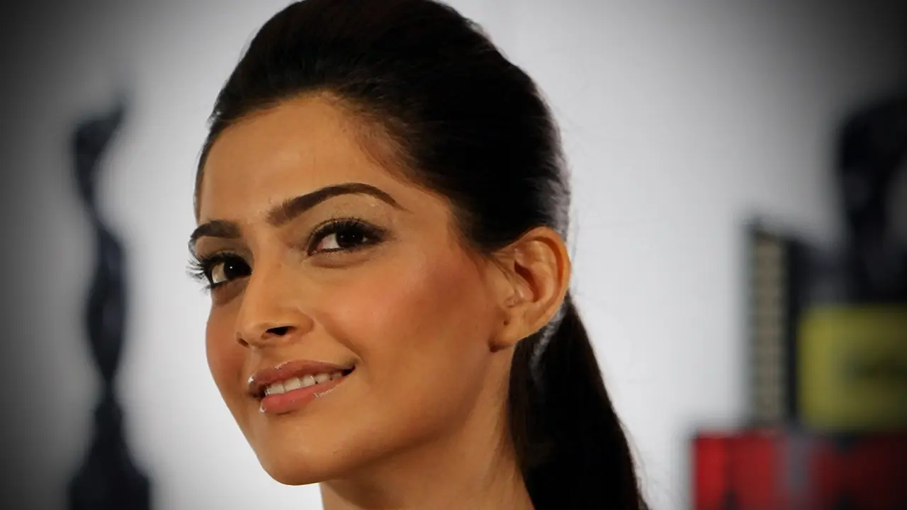 Sonam Kapoor (fastmaza.com)