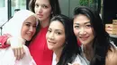 "Kadang orang suka berpikir yaudah pake hijab aja dulu itu kan emang kewajiban. Urusan luarnya nanti aja," kata Chacha saat ditemui di Kawasan Kemang, Jakarta Selatan, Kamis (3/5). (Instagram/chafrederica)