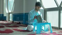 Ilustrasi Islam, muslim, membaca Al-Qur'an. (Photo by Syed Aoun Abbas on Unsplash)