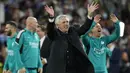 <p>Carlo Ancelotti. Pelatih asal Italia berusia 62 tahun yang kini menjalani musim pertama di periode keduanya bersama Real Madrid ini menjadi pelatih yang paling banyak tampil di laga final Liga Champions, yaitu sebanyak 5 kali termasuk yang terbaru musim 2021/2022 ini. Dari 4 laga final sebelumnya, 3 kali dilakoninya bersama AC Milan (2002/2003, 2004/2005 dan 2006/2007) dan 1 kali bersama Real Madrid di musim 2013/2014. Hanya di musim 2004/2005 ia kalah di final, sementara 3 laga final lainnya berujung juara. (AP/Manu Fernandez)</p>