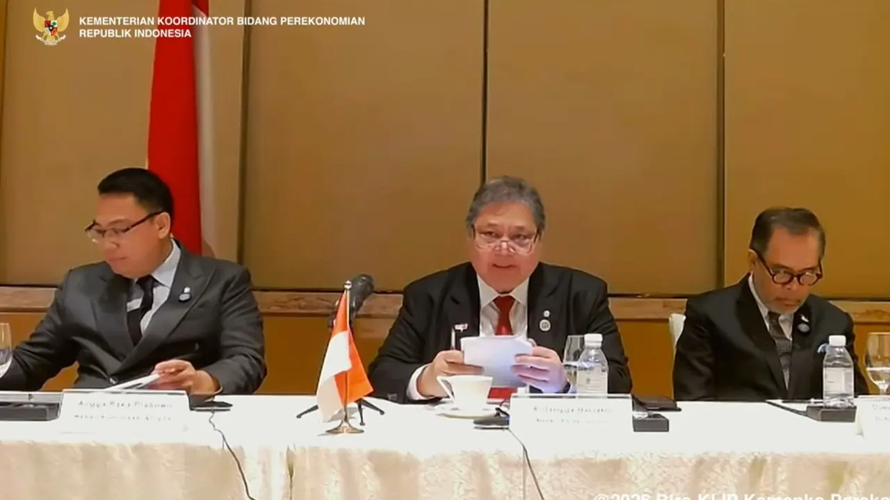 Menteri Koordinator Bidang Perekonomian, Airlangga Hartarto dalam konferensi pers daring, Jumat (17/7/2026) malam. (Liputan6.com/Arief)