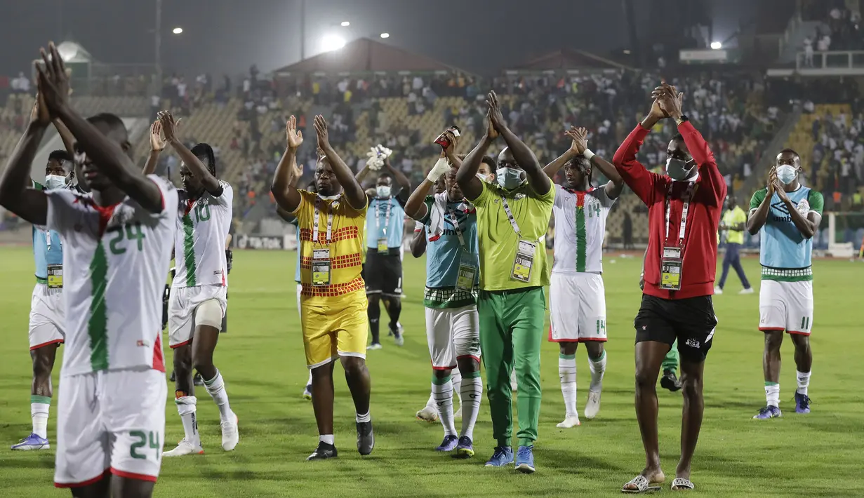 Senegal akan menunggu pemenang partai semifinal lainnya antara Kamerun dan Mesir, yang bertanding pada Jumat (4/2) dini hari WIB. Duel Senegal melawan pemenang Kamerun vs Mesir akan memperebutkan gelar juara Piala Afrika 2021. (AP/Sunday Alamba)