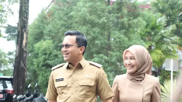 Potret Sahrul Gunawan dan Dine Mutiara menghadiri acara Kejaksaan Negeri Kabupaten Bandung (Sumber: Instagram/dine.pearl dan Instagram/sahrulgunawanofficial)