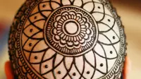 Tato Henna pada kepala penderita kanker. Sumber: Instagram/sarahennaseattle