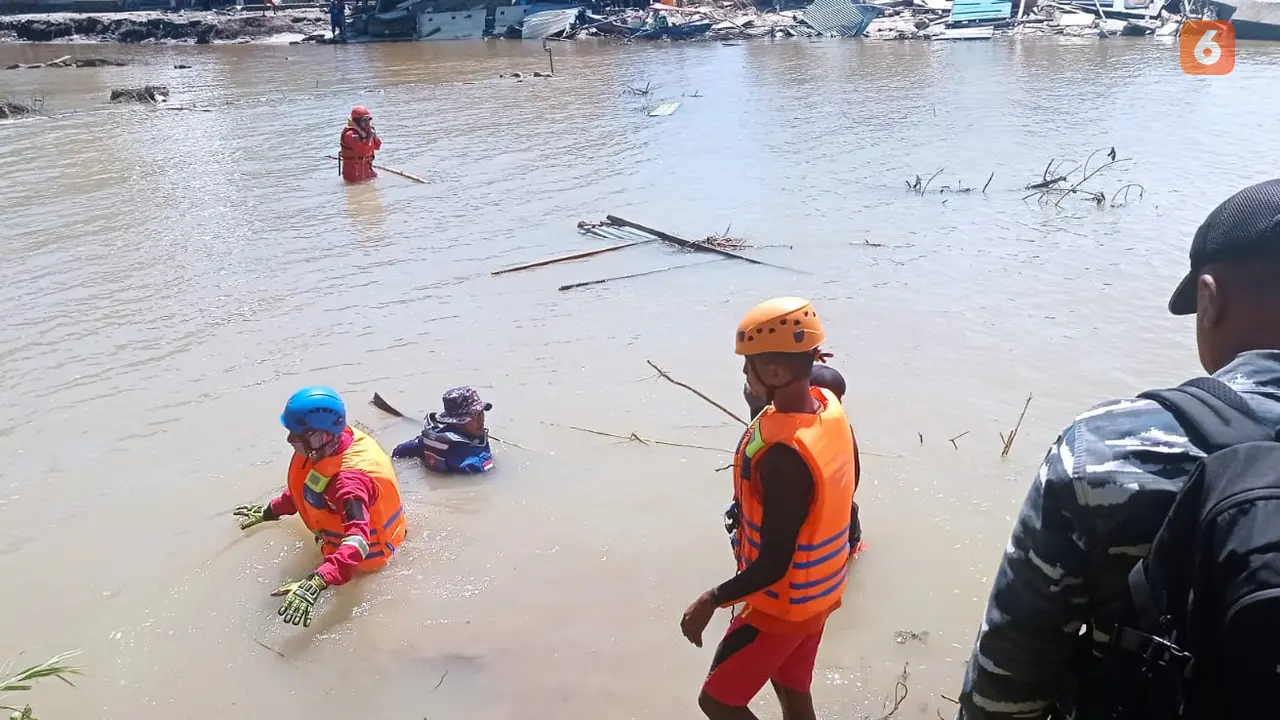 pencarian korban banjir bandang di Parigi Moutong