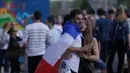 Menara Eiffel yang dikenal romantis itu menjadi saksi keberhasilan pasukan Didier Deschamp melangkah ke babak selanjutnya. (Bola.com/Vitalis Yogi Trisna)