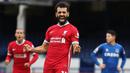 Gelandang Liverpool, Mohamed Salah, merayakan gol yang dicetaknya ke gawang Everton pada laga lanjutan Liga Inggris di Goodison Park, Sabtu (17/10/2020) malam WIB. Liverpool bermain imbang 2-2 atas Everton. (AFP/Catherine Ivill/pool)