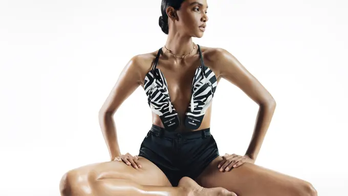 Koleksi Sandal Havaianas x Dolce & Gabbana Bikin Tampilan Santai Jadi Terlihat Mahal