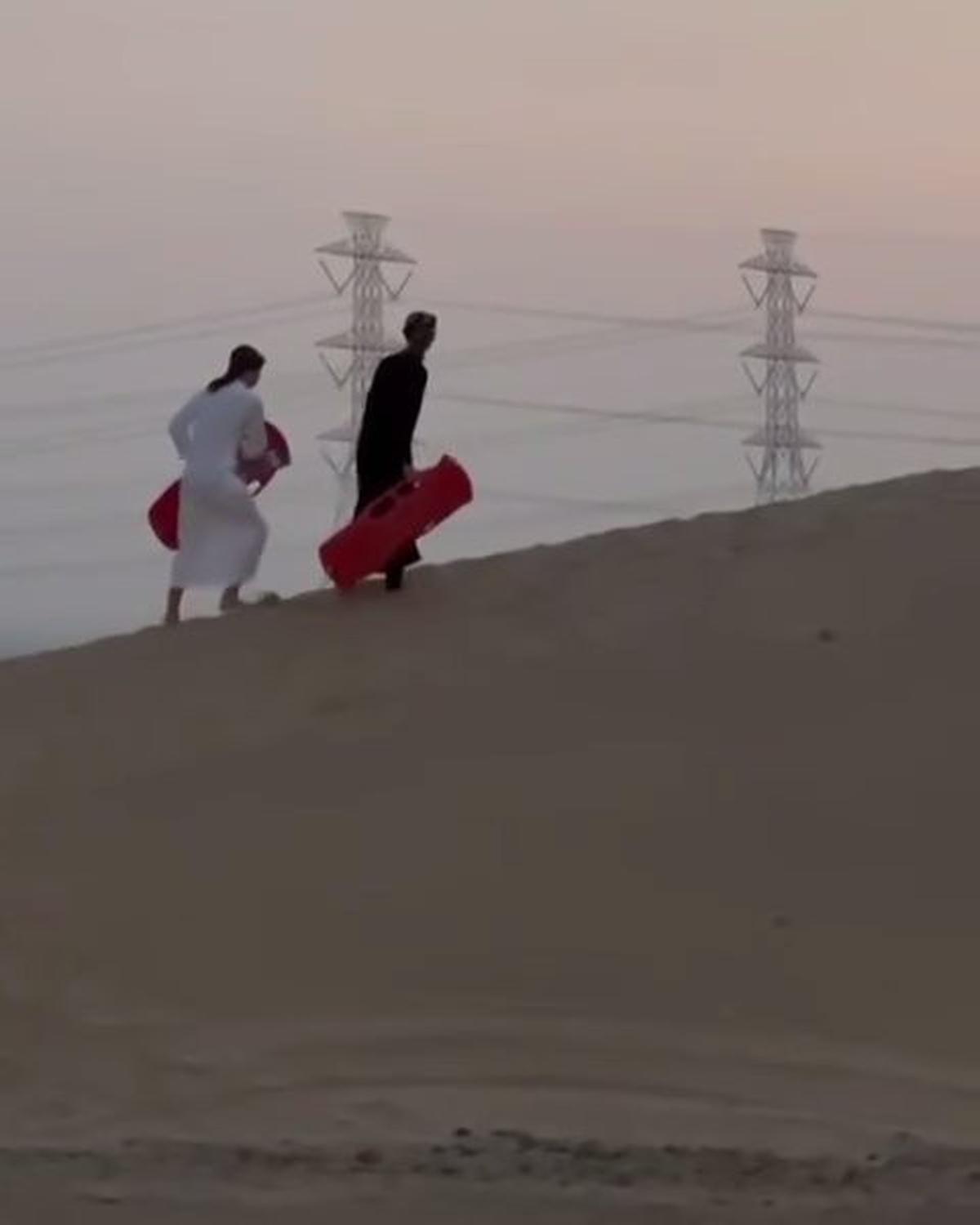Kenakan Jubah dan Sorban, 7 Potret Eddy Meijer Anak Maudy Koesnaedi di Gurun Pasir bak Pangeran Dubai