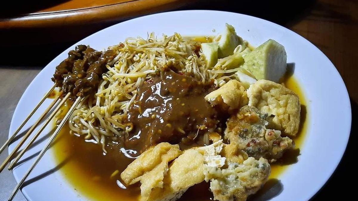 12 Rekomendasi Tempat Makan Lontong Balap di Surabaya, Nikmatnya Jawa Timur Banget