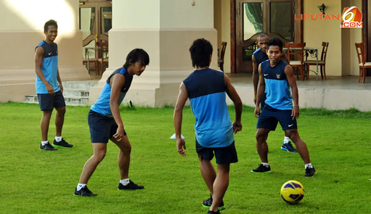 Latihan Timnas Indonesia Minggu (25/11/2012) di Hotel Horses Golden Palace, Kuala Lumpur, Malaysia.  tempat menginap Pemain Timnas Piala AFF 2012.