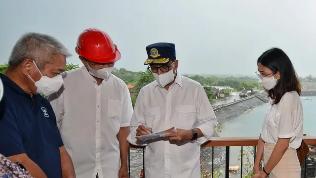 Menteri Perhubungan Budi Karya Sumadi meninjau progress pembangunan Pelabuhan Sanur di Bali. (Dok Kemenhub)