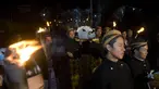 Warga membawa sesaji kepala kerbau dan sejumlah tumpeng pada ritual tahunan 1 Muharam "Sedekah Merapi" di lereng utara Gunung Merapi, Selo, Boyolali, Jateng, Jumat (24/10/2014). (Antara Foto/Andika Betha)