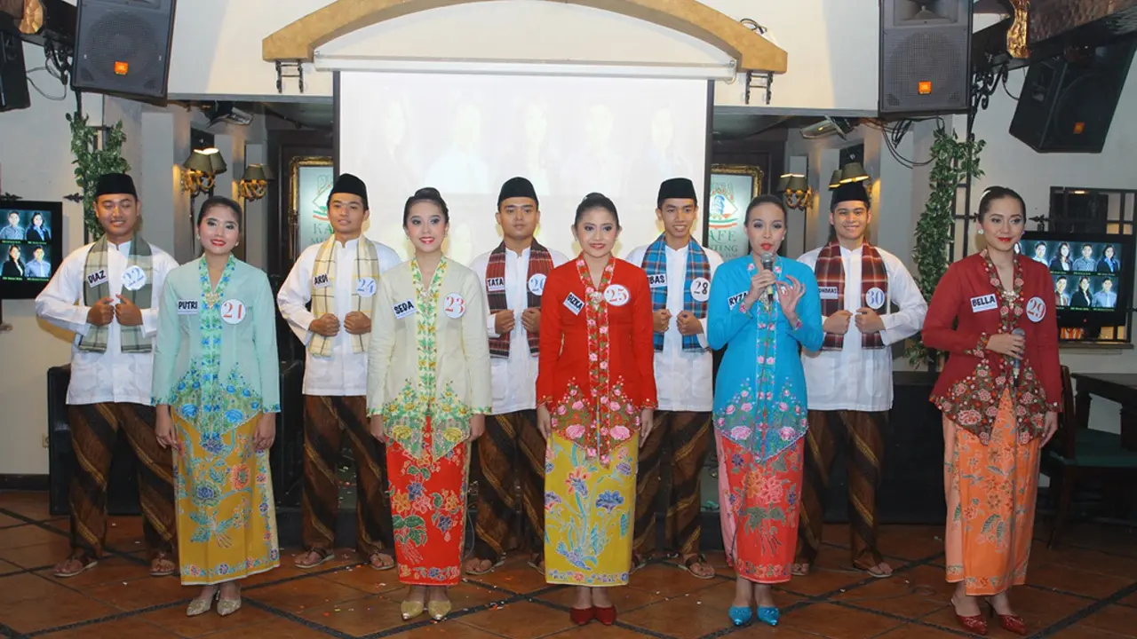 Abnon in Kebaya Encim