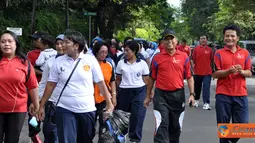 Citizen6, Surabaya: Kegiatan ini bertujuan untuk mempererat jalinan hubungan kekeluargaan, memupuk jiwa kebersamaan dan menciptakan kegembiraan ditengah-tengah keluarga besar Denintel Pasmar-1. (Pengirim: Budi Abdillah)