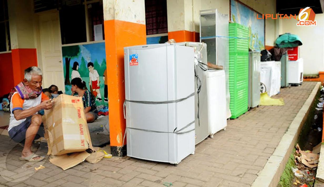  FOTO Gedung  Sekolah Dipenuhi Pengungsi Berikut Barang  
