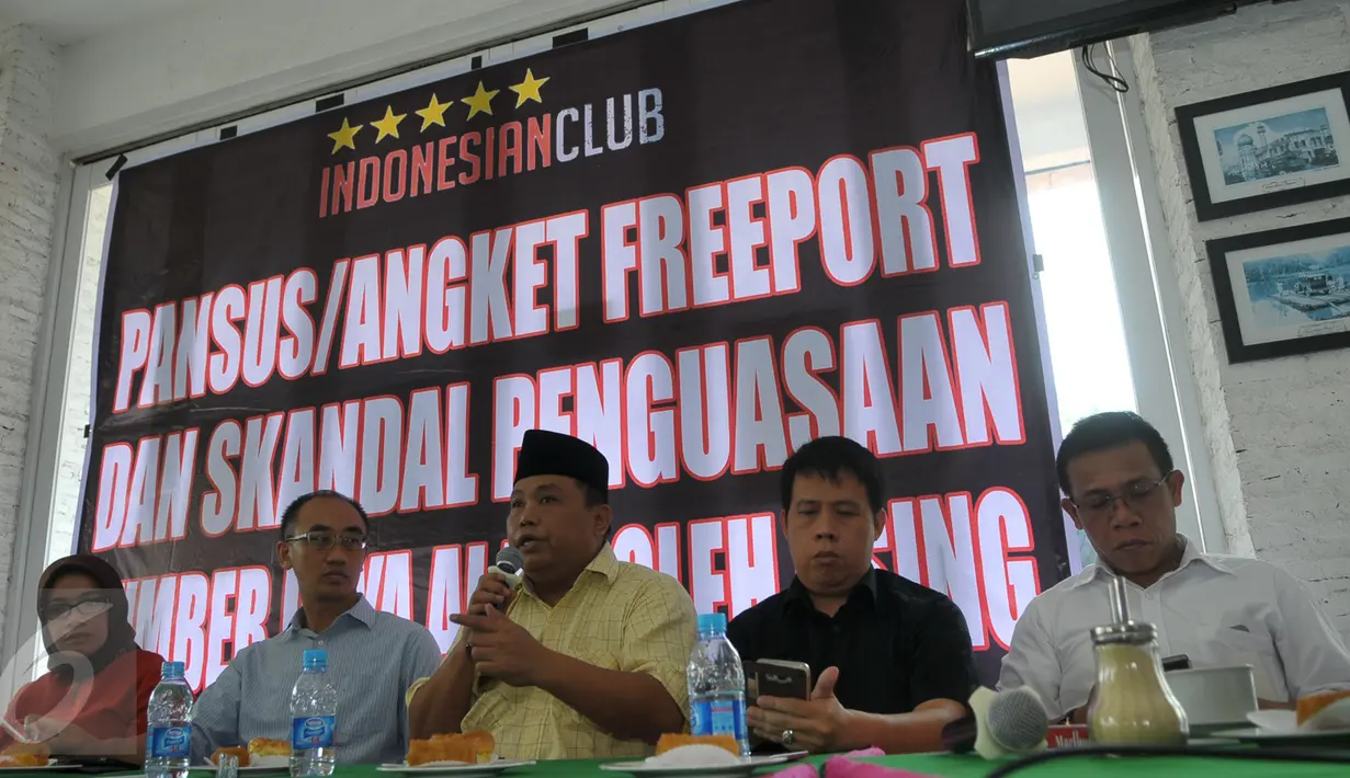 Suasana dialog Pansus Freeport dan Skandal Penguasaan SDA oleh Asing di kawasan Tebet, Jakarta, Minggu (20/12/2015). Keberadaan Pansus Freeport dibutuhkan untuk membongkar kebobrokan kontrak karya Freeport. (Liputan6.com/Faisal R Syam)