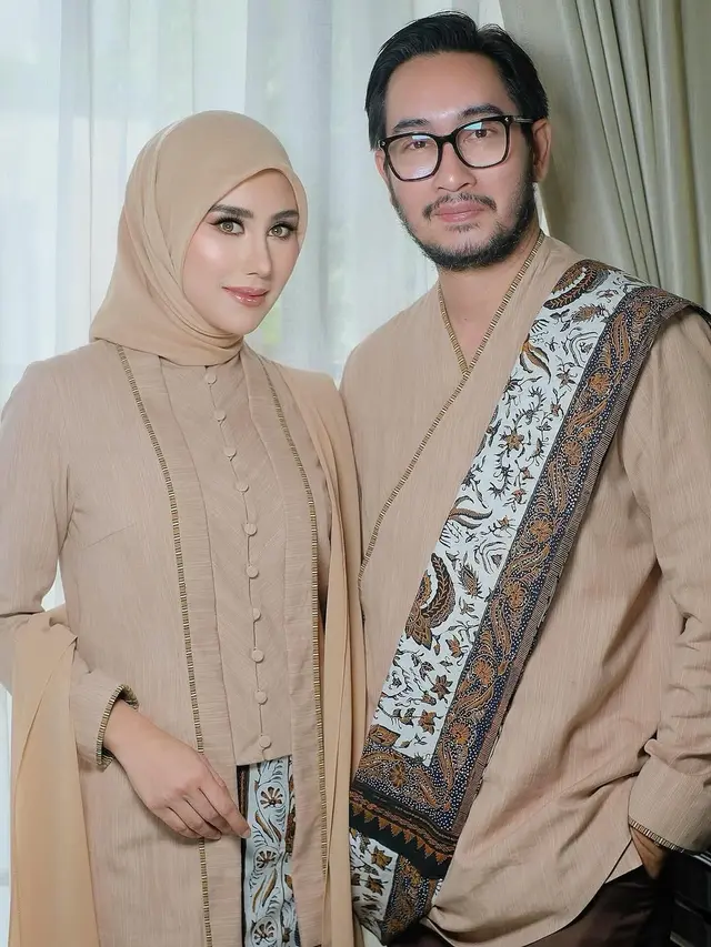 Potret Syahnaz Sadiqah Pakai Kebaya Kutubaru Krem (Instagram/syahnazs)