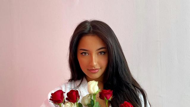 6 Potret Jennifer Coppen yang Gayanya Disebut Mirip Rahma Azhari