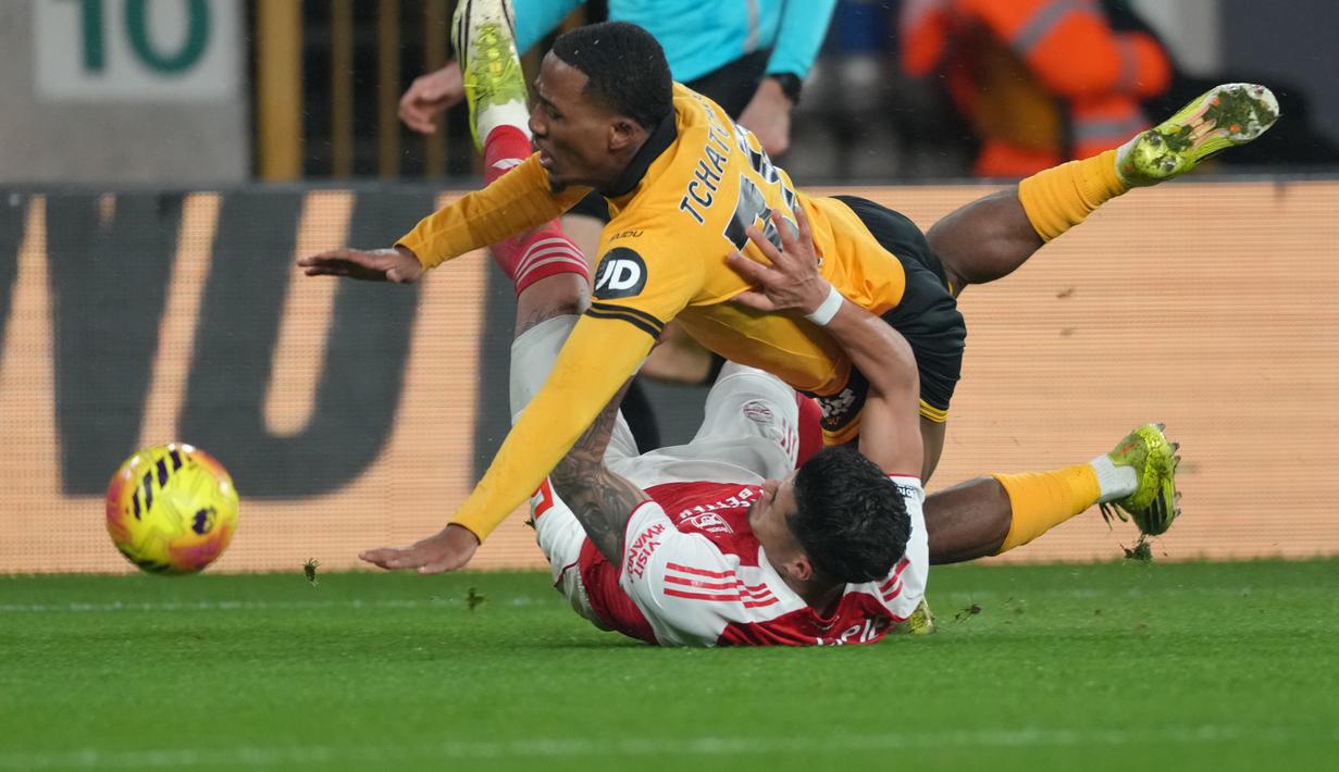 Dalam lima pertandingan terakhir, tujuh poin melayang dari genggaman. Di tengah ketatnya persaingan, situasi ini memunculkan pertanyaan besar tentang ketahanan mental dan ketajaman Arsenal di momen penentuan.