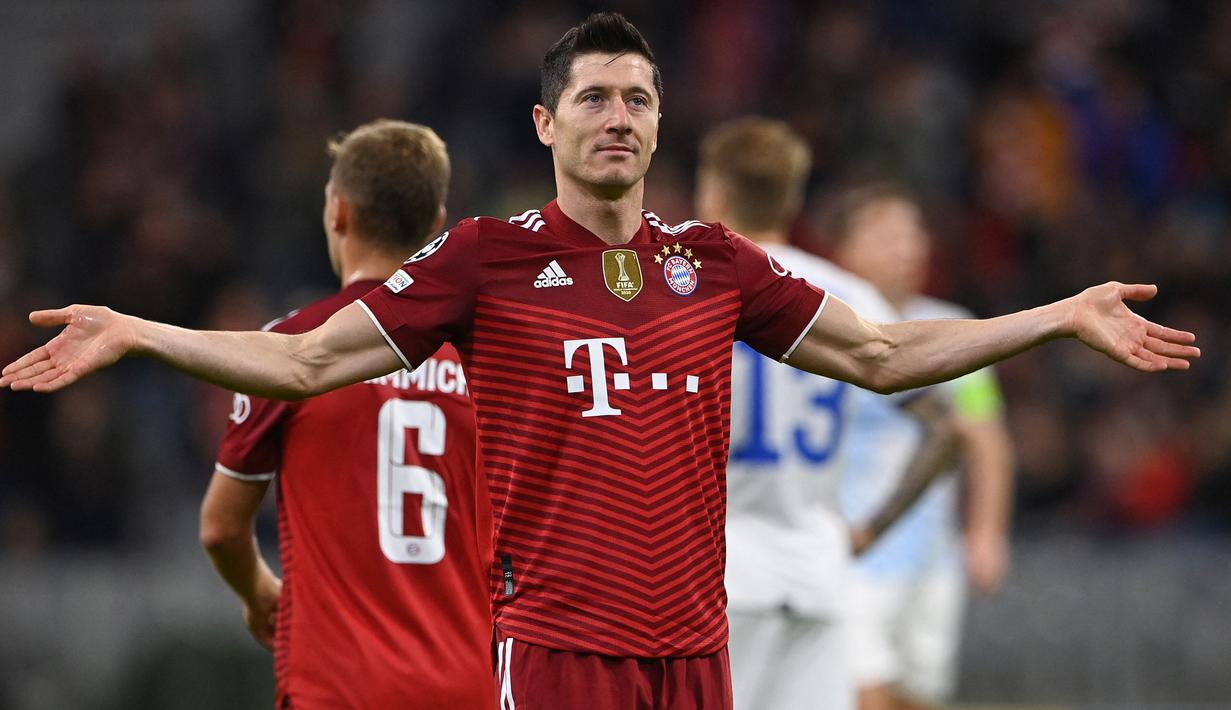 5-0. Kemenangan 5-0 Bayern Munchen atas tamunya Dynamo Kiev ini terjadi matchday kedua Grup E Liga Champions musim 2021/2022, 29 September 2021. Bintang dalam laga tersebut adalah mesin gol andalan mereka, Robert Lewandowski yang mencetak dua gol. (AFP/Christof Stache)