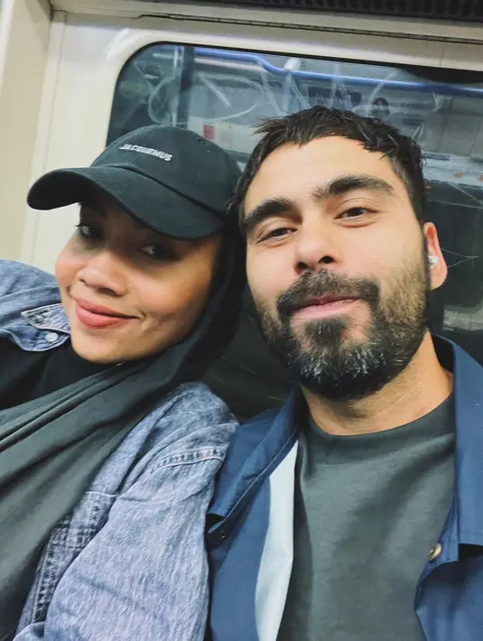 <p>Diketahui Adam menikah dengan penyanyi Malaysia, Yuna pada 26 Januari 2018. Kini Adam dan Yuna memilih menetap di Los Angeles. [Foto: Instagram/@adamyousofunny]</p>