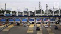 Kendaraan melintasi Gerbang Tol Pondok Ranji di Tangerang Selatan, Banten, Senin (18/1/2021). PT Jasa Marga (Persero) Tbk melakukan penyesuaian tarif tol lingkar luar Jakarta (JORR) seperti W2S, W2U, S, E, Ulujami-Pondok Aren, ATP, dan Bintaro Viaduct-Pondok Ranji. (Liputan6.com/Johan Tallo)