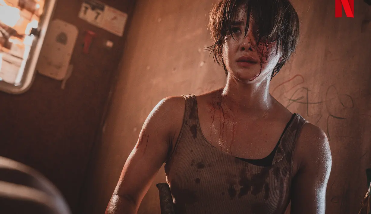 Seo Yi Kyung (Lee Si Young) tanpa henti mencari petunjuk tentang keberadaan suaminya. Karena kondisi ini, dia harus melahirkan sendirian. (Foto: Netflix)