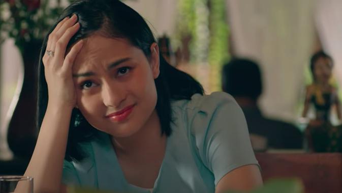 Akting Clara Bernadeth dalam film Agen Dunia. (Foto: Dok. Falcon Pictures)
