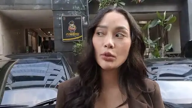 Erika Carlina.