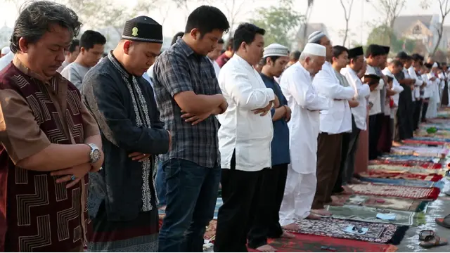  Seluruh jemaah Muhammadiyah hari ini merayakan Hari Raya Iduladha 1436 H. Di Jakarta, warga Muhammadiyah melaksanakan ibadah salat Ied di  sejumlah wialayah diantaranya di Lapangan Pacuan Kuda Pulomas, Jakarta Timur.