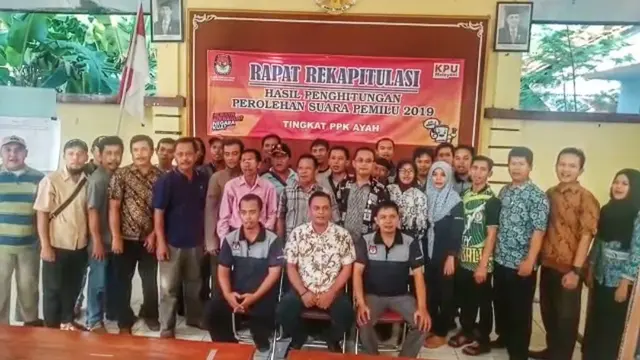 PPK, Panwas Kecamatan Ayah hingga saksi-saksi partai dan paslon mendeklarasikan bahwa pemilu Kebumen berlangsung jujur, adil dan transparan tanpa kecurangan. (Foto: Liputan6.com/Polres Kebumen/Muhamad Ridlo)