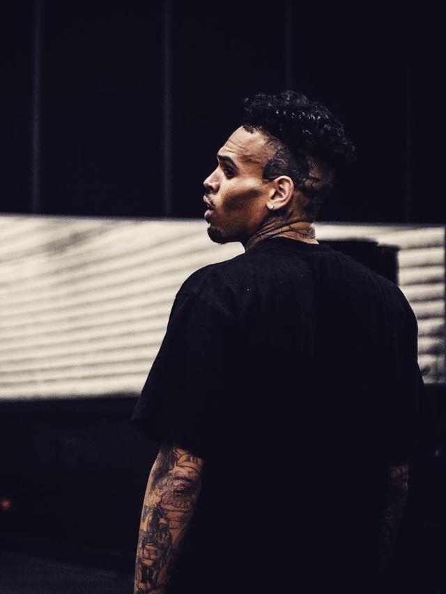 [Bintang] Chris Brown