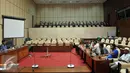 Suasana Serikat Nelayan Lontar Banten saat melakukan Pertemuan dengan Wakil Ketua Komisi IV dengan  di Kompleks Parlemen, Senayan, Jakarta, Kamis (28/4). (Liputan6.com/Johan Tallo)
