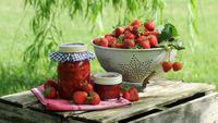How to Make Strawberry Jam and How to Can It