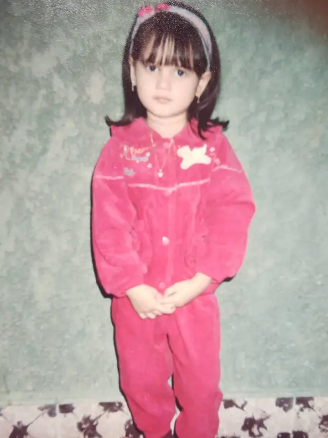 6 Potret Masa Kecil Cut Meyriska Ini Menggemaskan