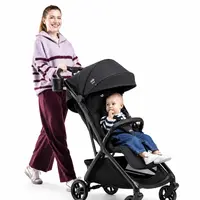 Stroller travel premium berstandar IATA yang praktis dibawa ke kabin pesawat, mendukung mobilitas keluarga modern dalam setiap perjalanan.