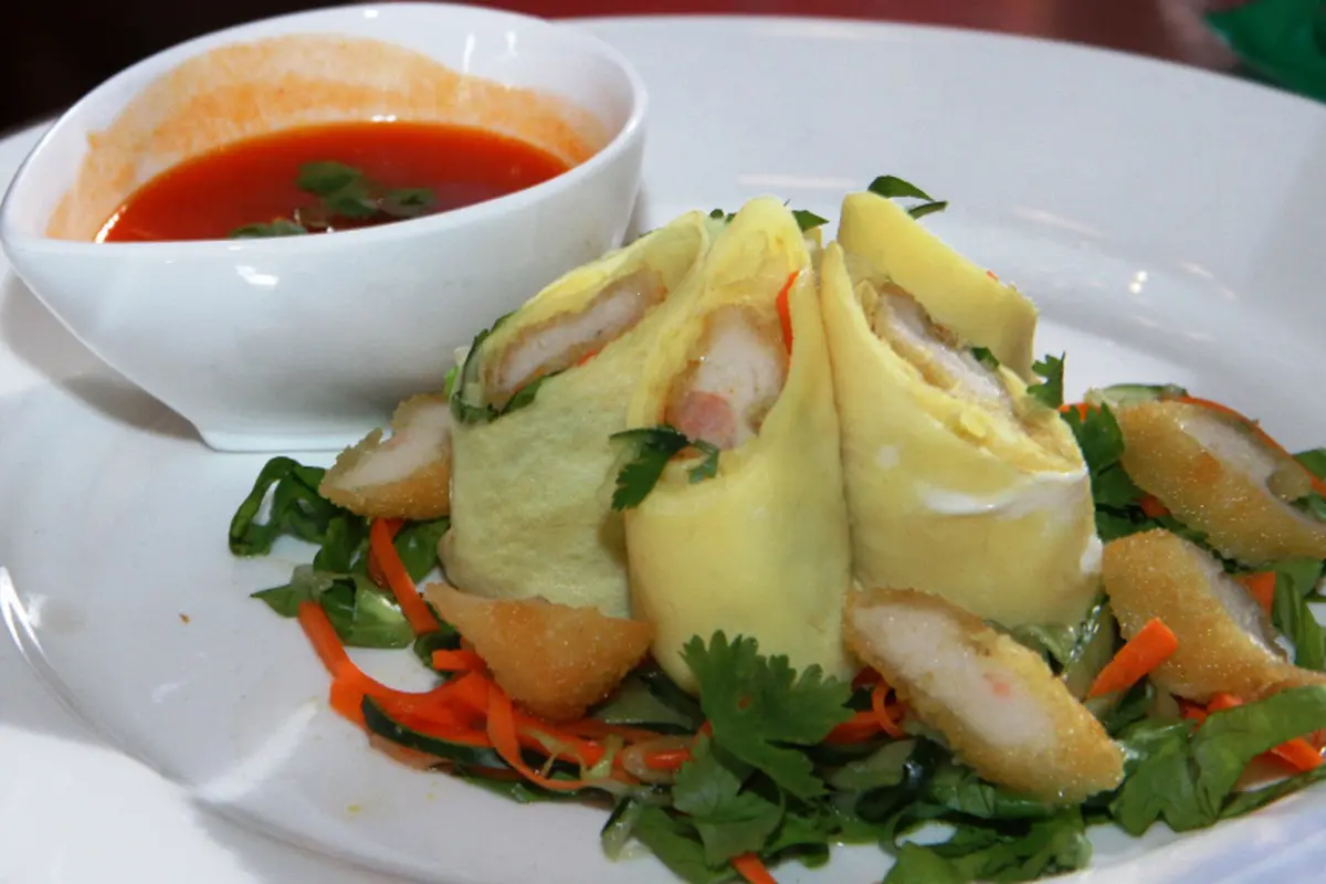 Resep: Seafood Eggroll with Hot Sweet Sauce
