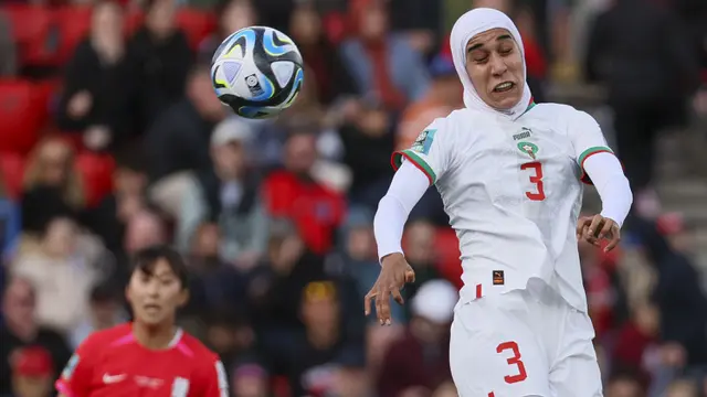 Foto: Melihat Aksi Nouhaila Benzina, Pesepak Bola Wanita Pertama yang Tampil Berhijab di Piala Dunia Wanita 2023 Bersama Timnas Maroko