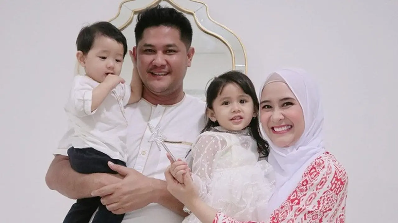 7 Potret Anak Ryana Dea Pakai Baju Kembar, Bikin Gemas