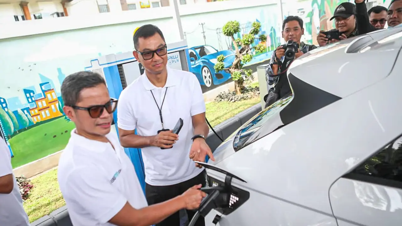 Wakil Menteri BUMN I Pahala Nugraha Mansury memastikan kesiapan stasoun pengisian kendaraan listrik unum (SPKLU) menjelang acara puncak Konverensi Tingkat Tinggi (KTT) G20, di Bali.