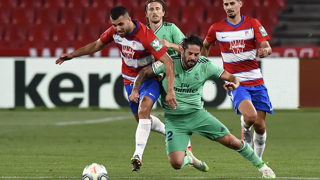 Kalahkan Granada, Real Madrid Menuju Gelar Juara La Liga