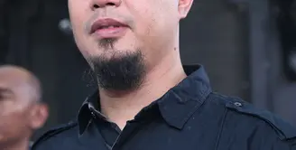 Ketua Umum Partai Bulan Bintang, Yusril Ihza Mahendra datang di kediaman musisi senior Ahmad Dhani pada Jumat (4/3/2016) usai salat Jumat. (Nurwahyunan/Bintang.com)